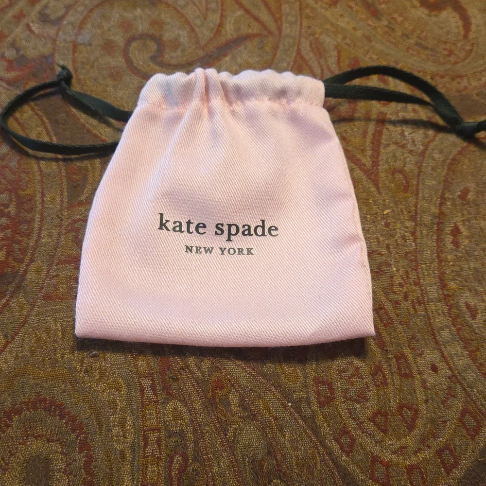 Kate Spade NWT Star Earrings - Shimmering Silver $39 Retail w/pink pouch - Picture 4 of 6